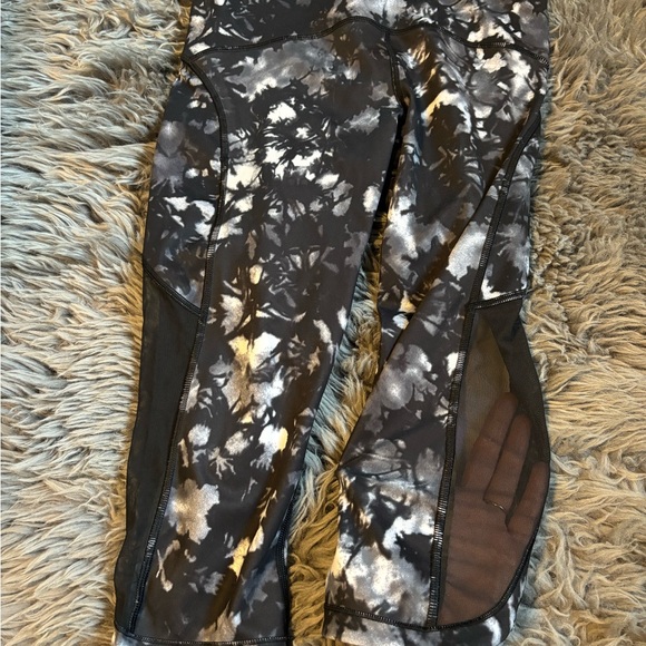 Lululemon Sun Runner Crop Mesh Leggings - Picture 5 of 9